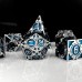 Metall-Würfelset Silber/Blau mit Pfeilen